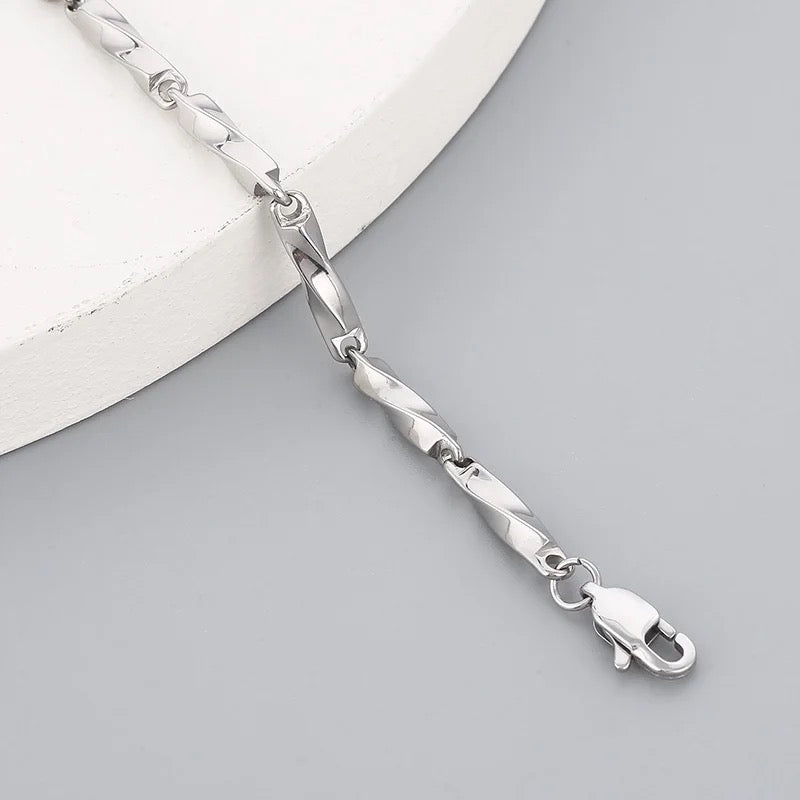 Twisted Bar Chain Bracelet