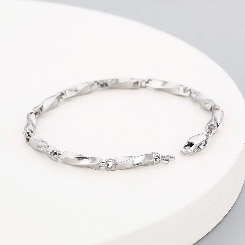 Twisted Bar Chain Bracelet
