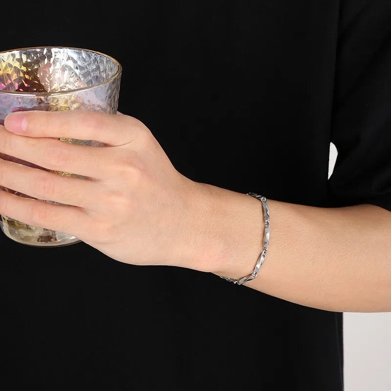 Twisted Bar Chain Bracelet
