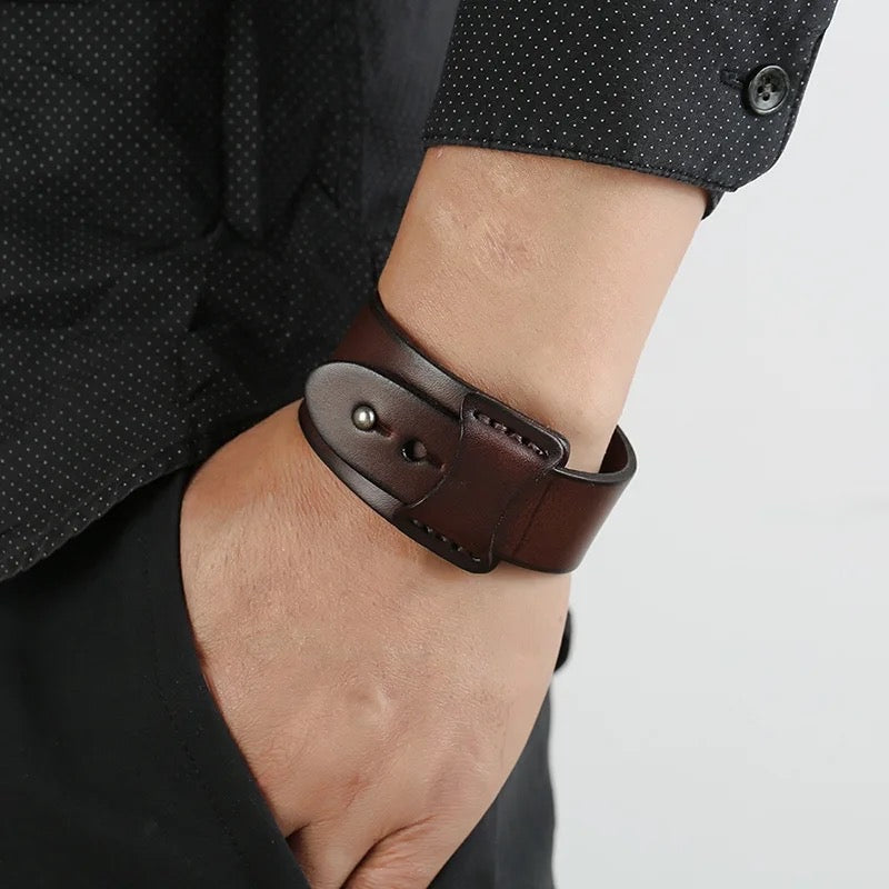 Grainy Wide Leather Bracelet