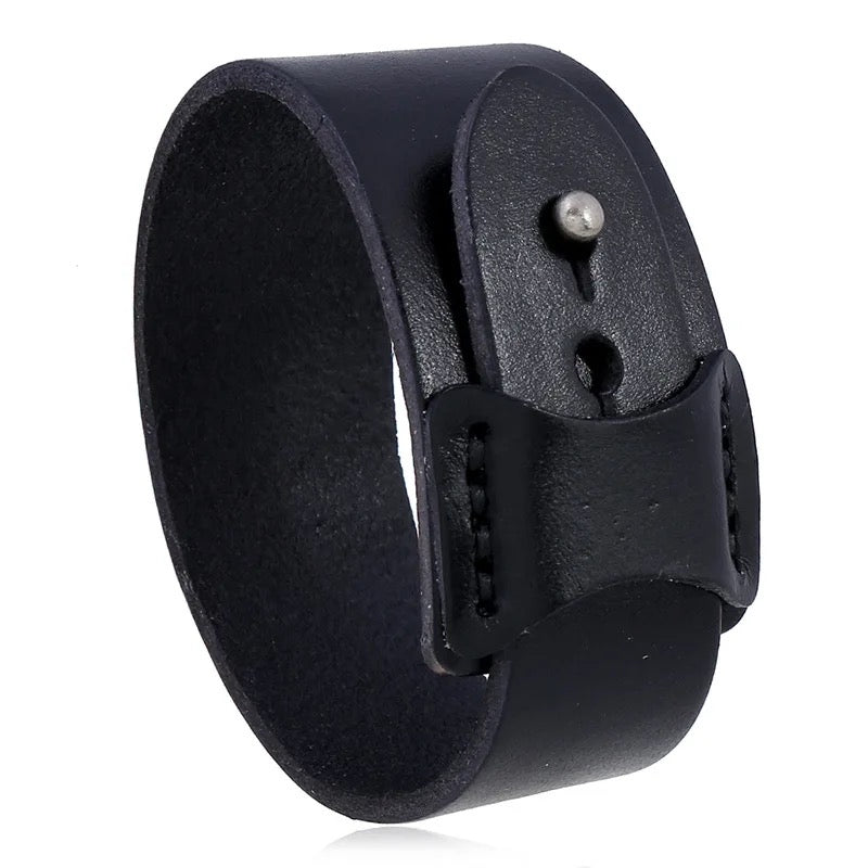 Grainy Wide Leather Bracelet