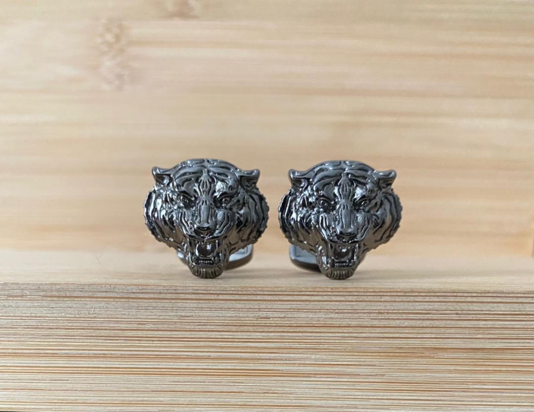 2shup Large Tiger Cufflinks