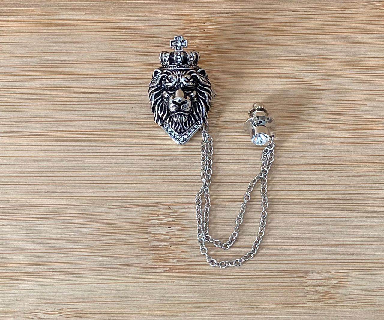 2shup Lion King Brooch & Lapel Pin with detachable tassels