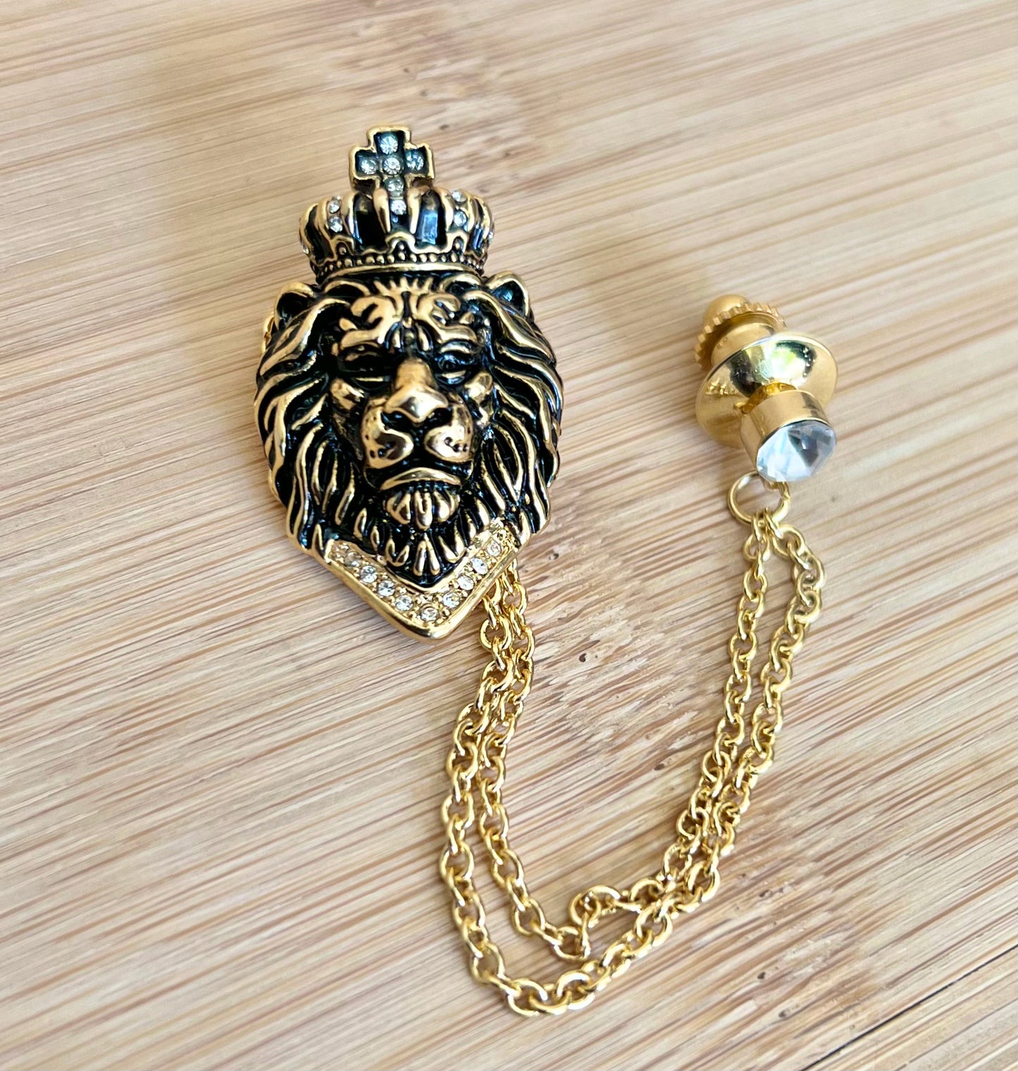 2shup Lion King Brooch & Lapel Pin with detachable tassels